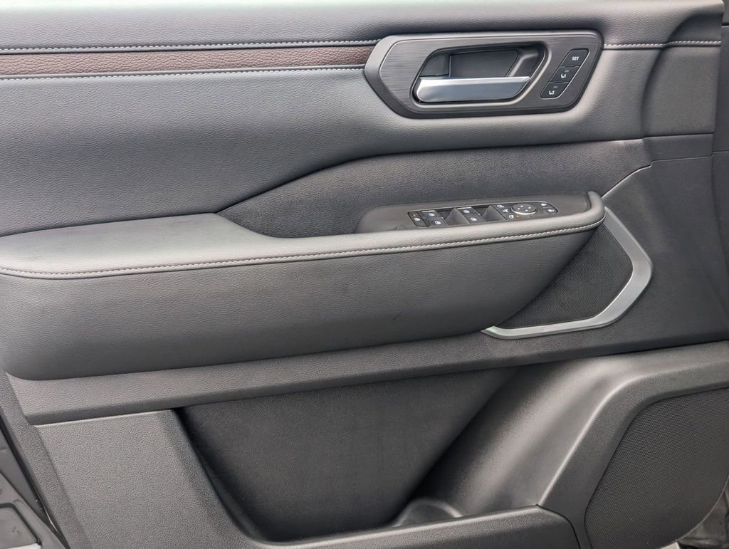 Used 2025 Nissan Armada Platinum image 24