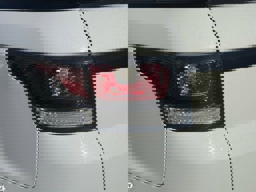 Used 2017 Land Rover Range Rover Sport SVR image 9