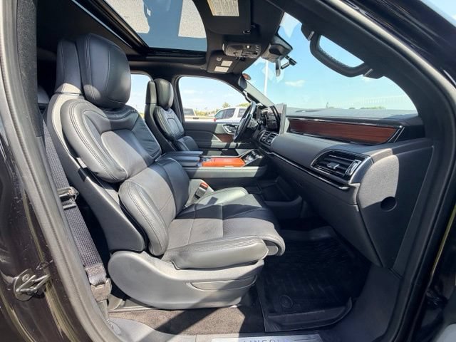 Used 2022 Lincoln Navigator Reserve AWD/4WD image 28