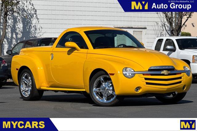 Used 2005 Chevrolet SSR w/ Preferred Equipment Group image 1