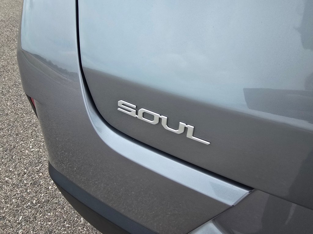 Used 2025 Kia Soul LX w/ LX Technology Package FWD image 11