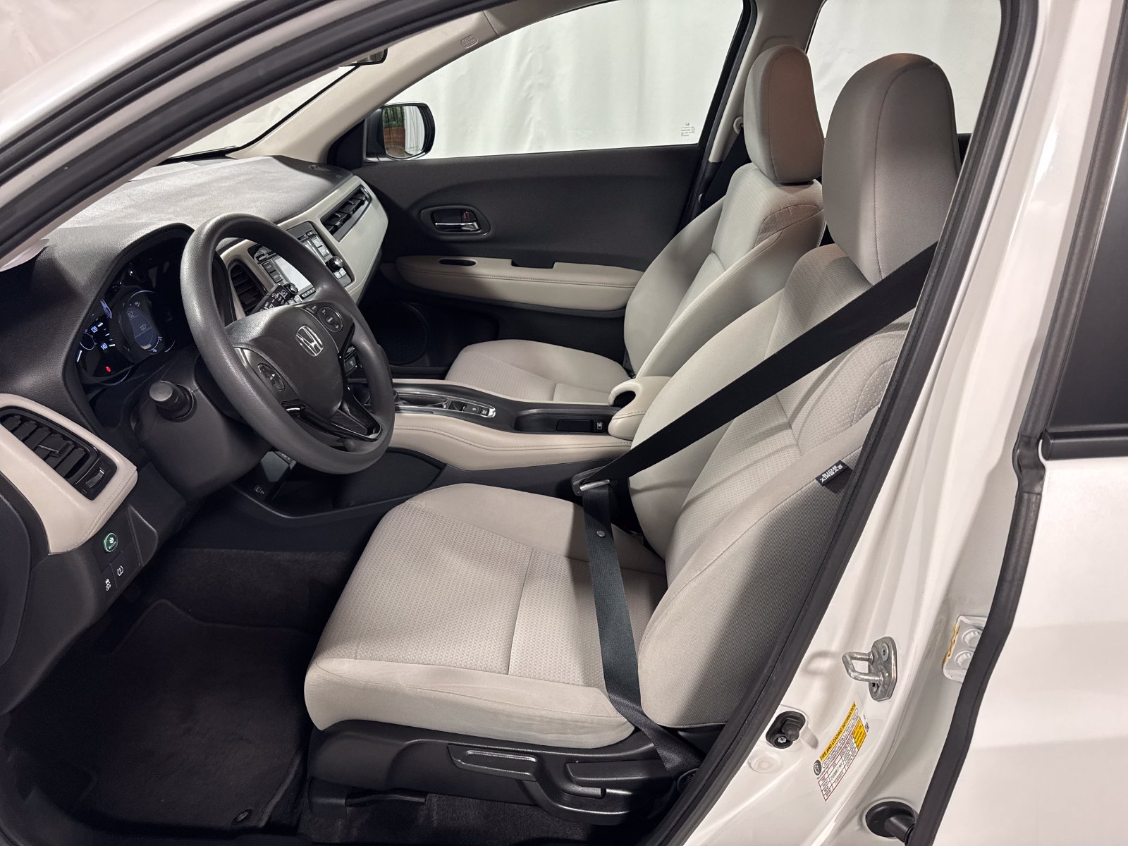 Used 2019 Honda HR-V LX image 3