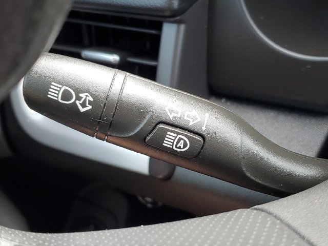 Used 2022 GMC Terrain SLE w/ Driver Convenience Package FWD image 13