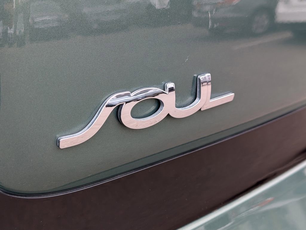 Used 2014 Kia Soul + FWD image 13