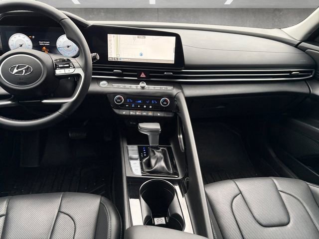 Used 2023 Hyundai Elantra Limited image 3