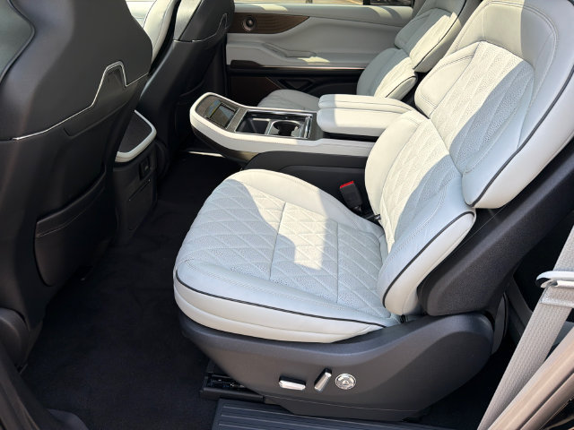 New 2027 Lincoln Navigator L Black Label AWD/4WD image 21