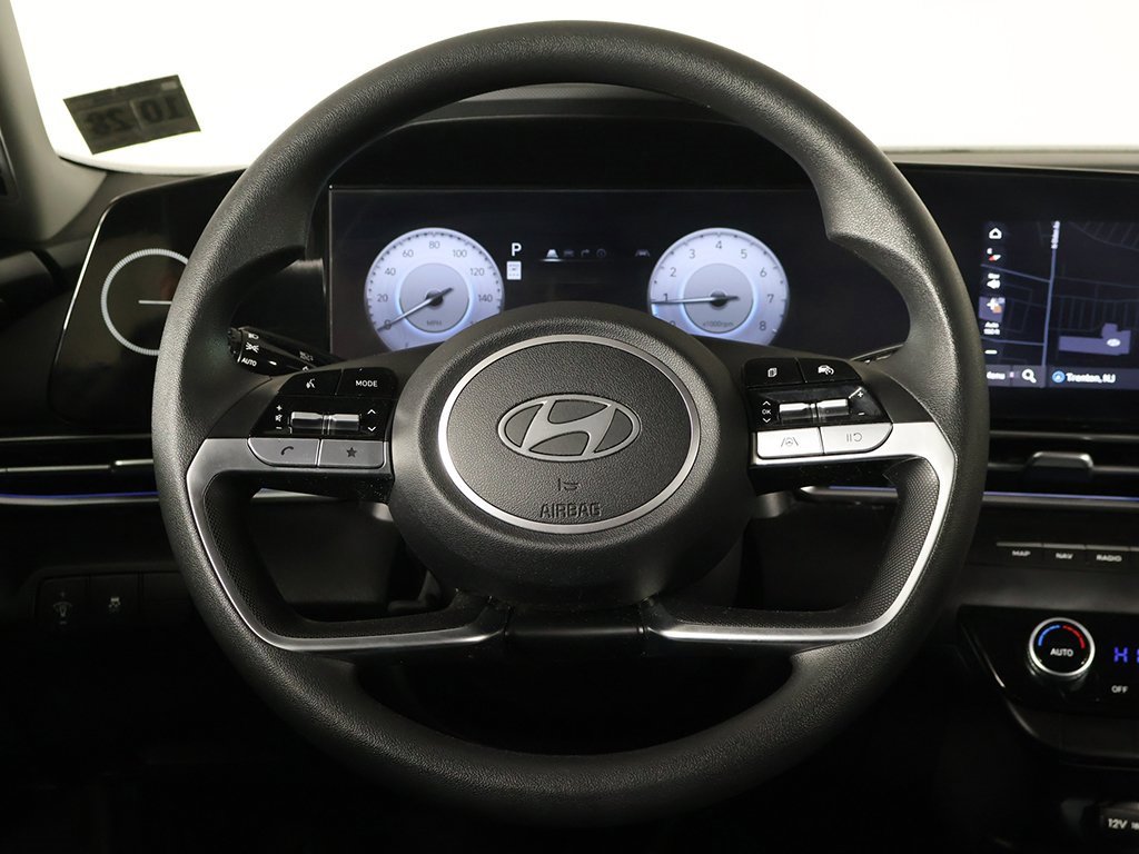 Certified 2024 Hyundai Elantra SEL image 31