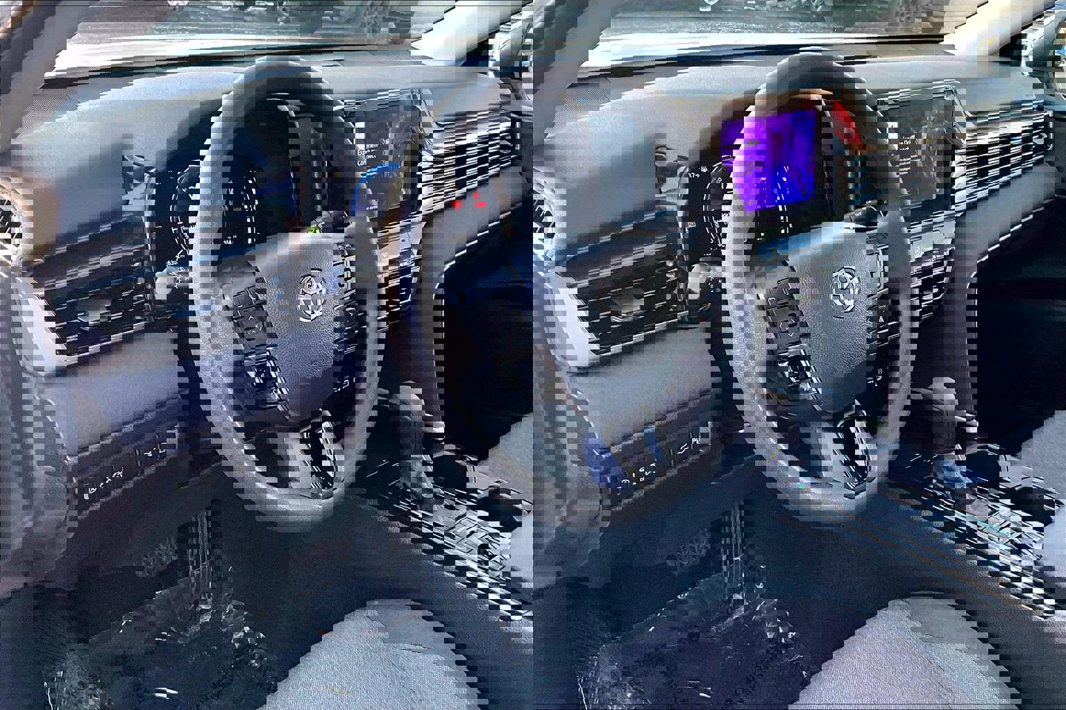 Used 2025 Toyota Camry LE image 13