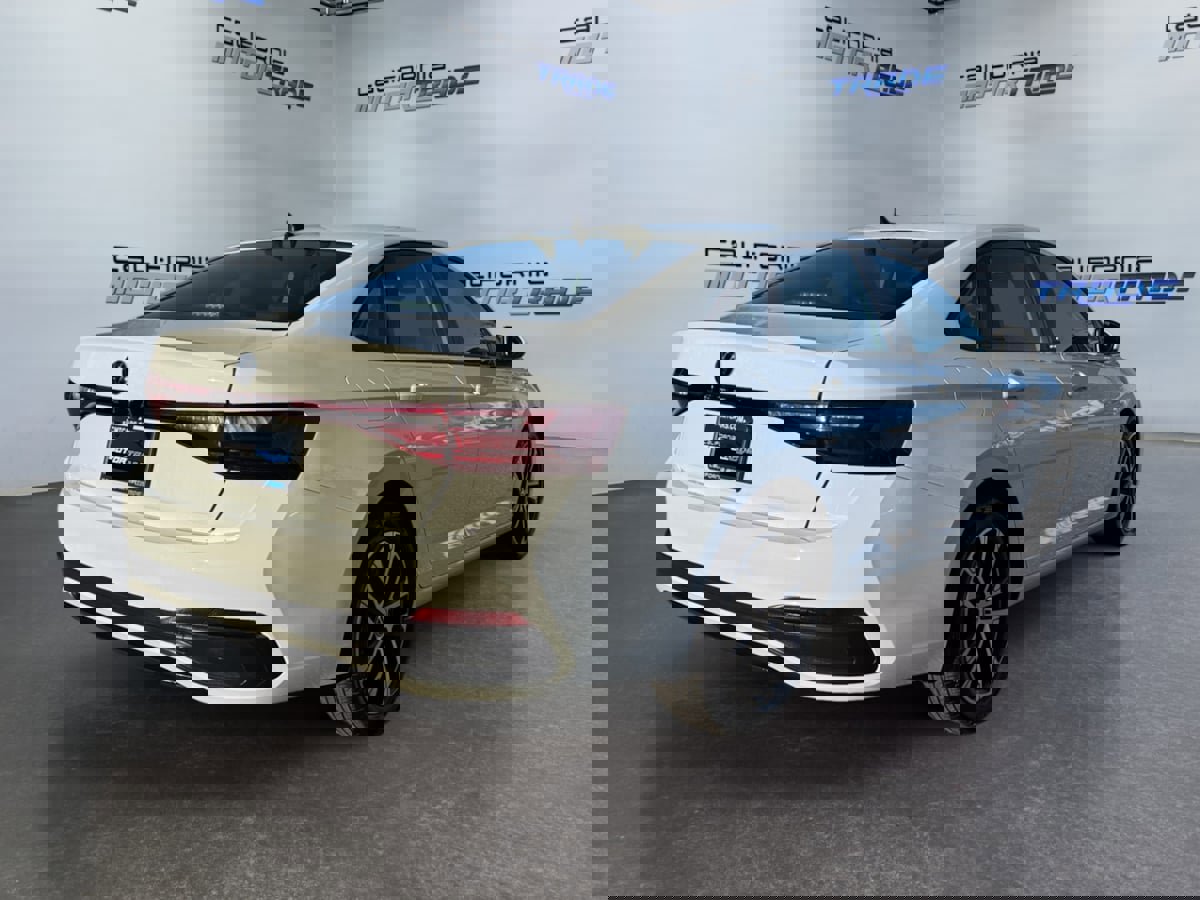 Used 2025 Volkswagen Jetta Sport image 5