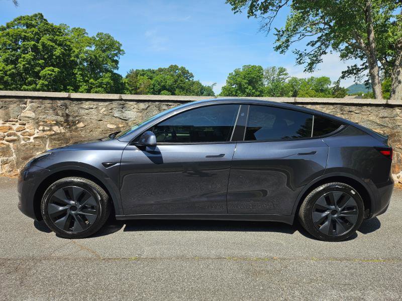 Used 2025 Tesla Model Y Long Range RWD image 8