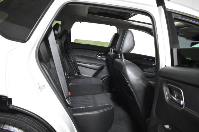 Certified 2026 Nissan Rogue Platinum w/ Platinum Premium Package AWD/4WD image 35