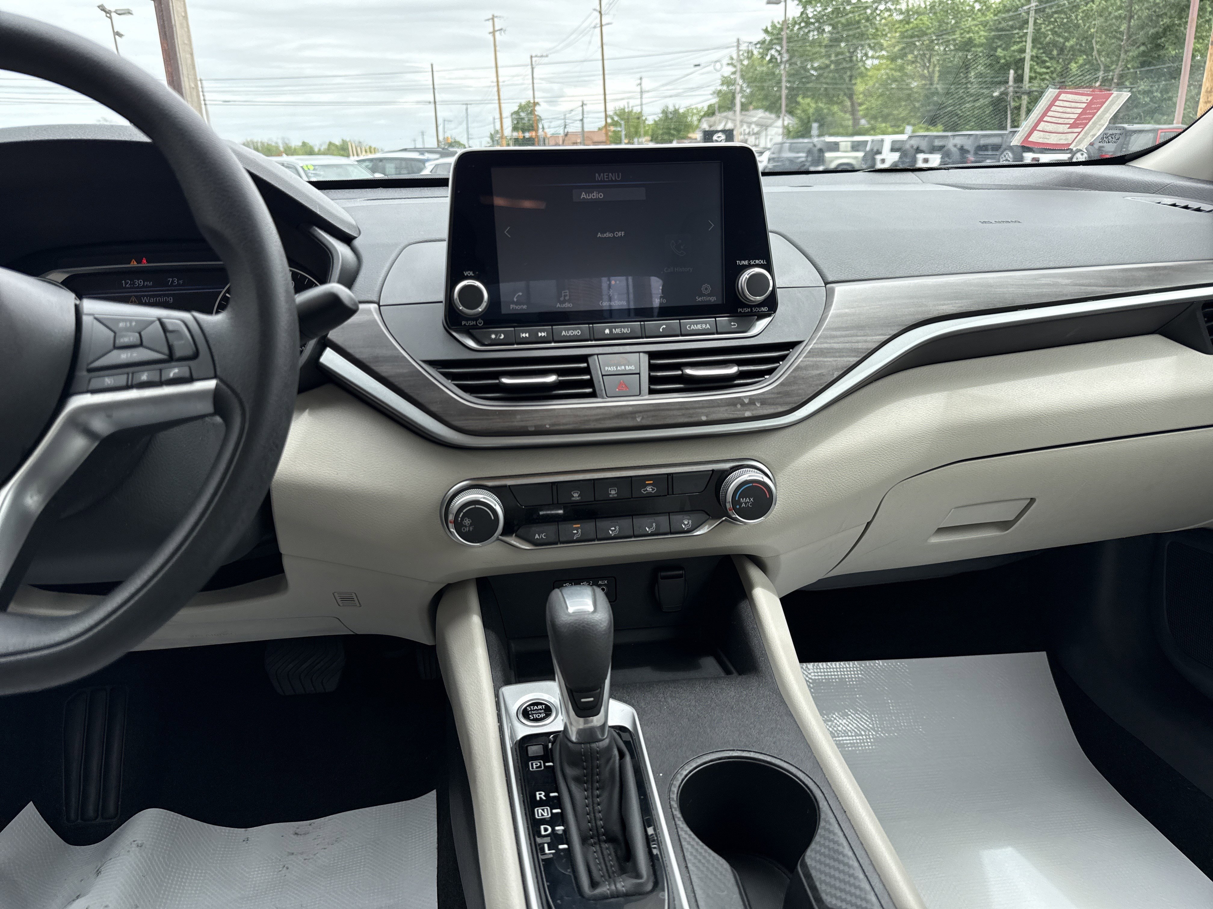 Used 2025 Nissan Altima 2.5 SV FWD image 24