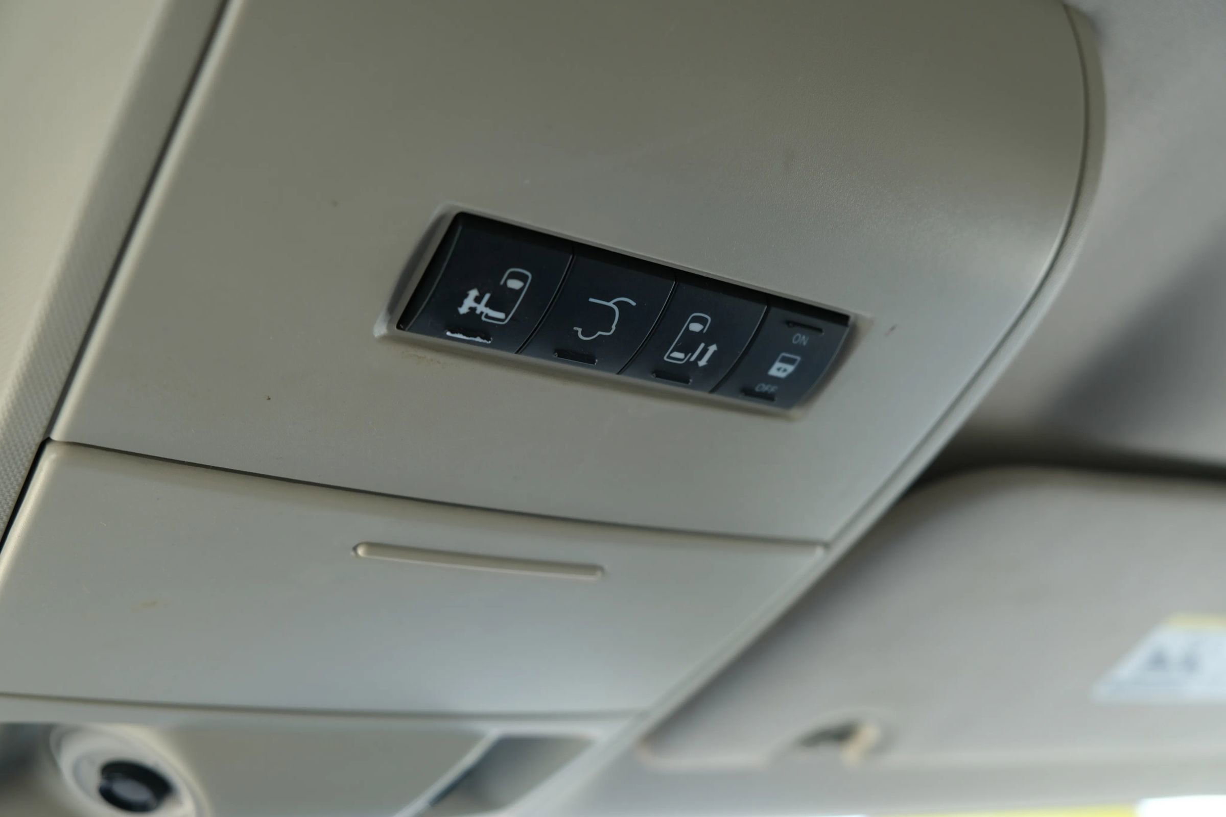 Used 2015 Chrysler Town & Country Touring image 42