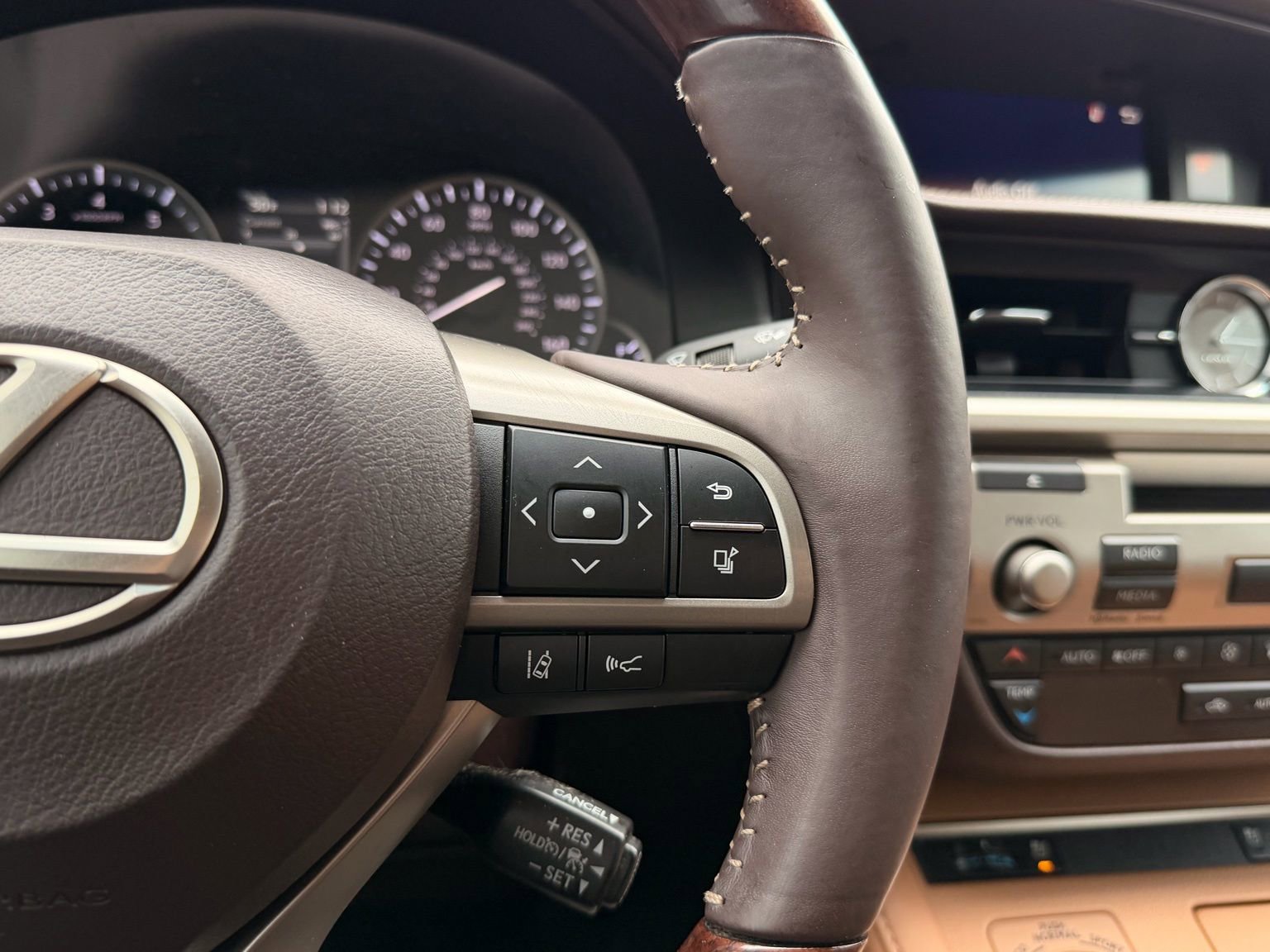 Used 2017 Lexus ES 350 w/ Premium Package image 28