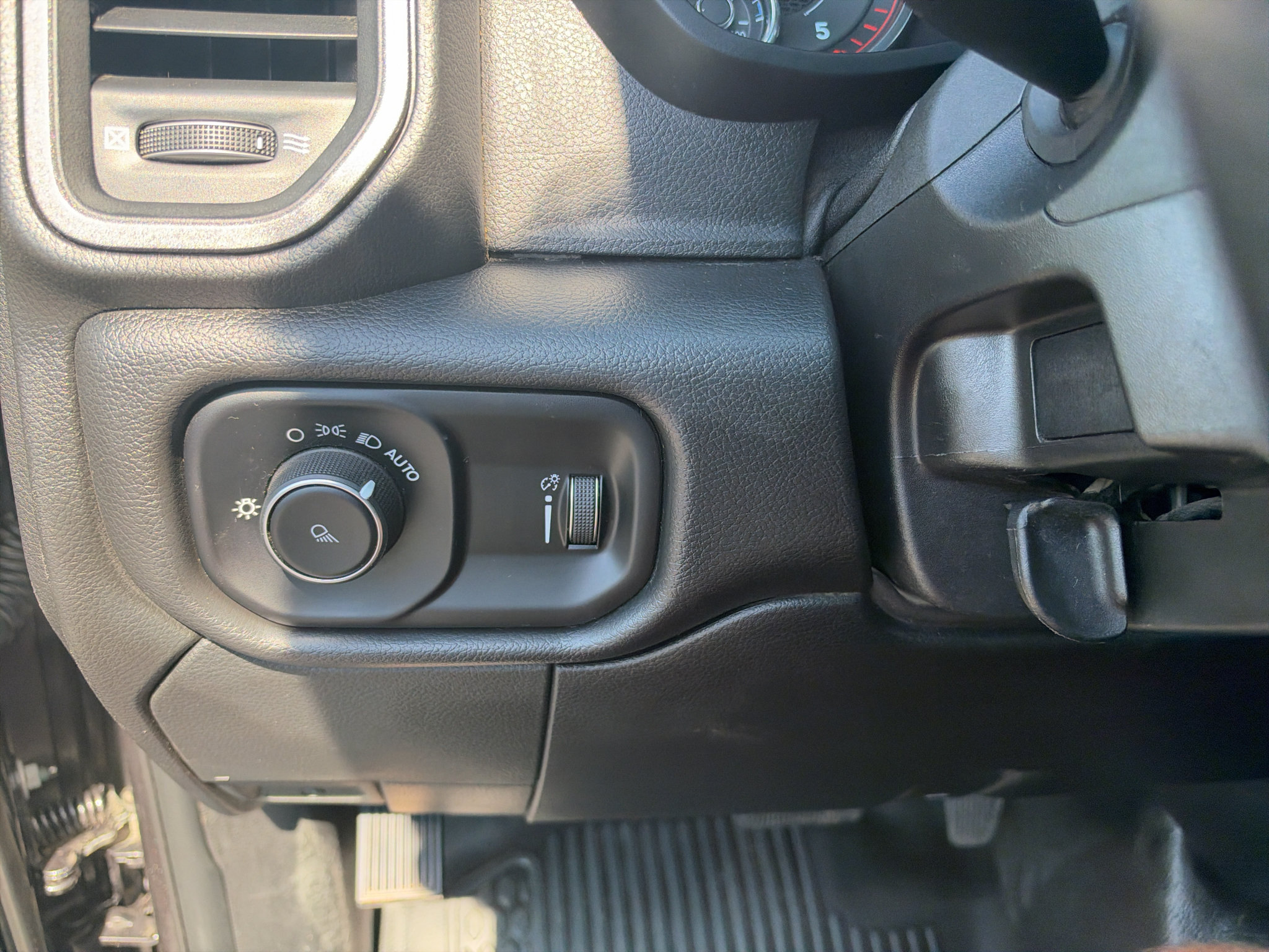 Used 2024 RAM 3500 Tradesman w/ Chrome Appearance Group AWD/4WD image 19