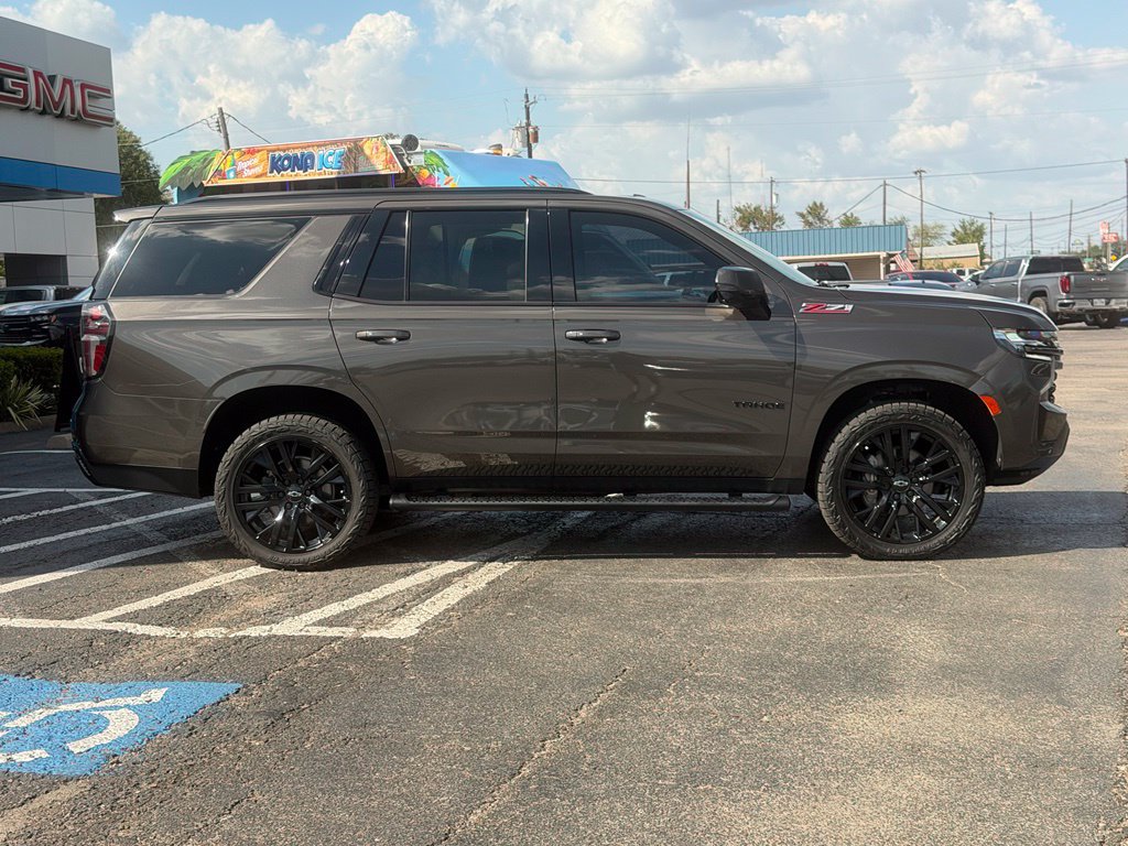 Used 2021 Chevrolet Tahoe Z71 w/ Luxury Package AWD/4WD image 5
