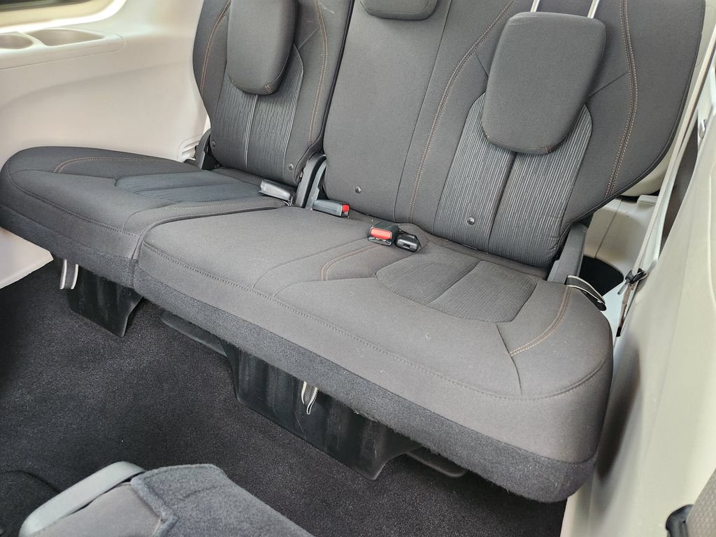 Used 2017 Chrysler Pacifica Touring w/ Tire & Wheel Group FWD image 29