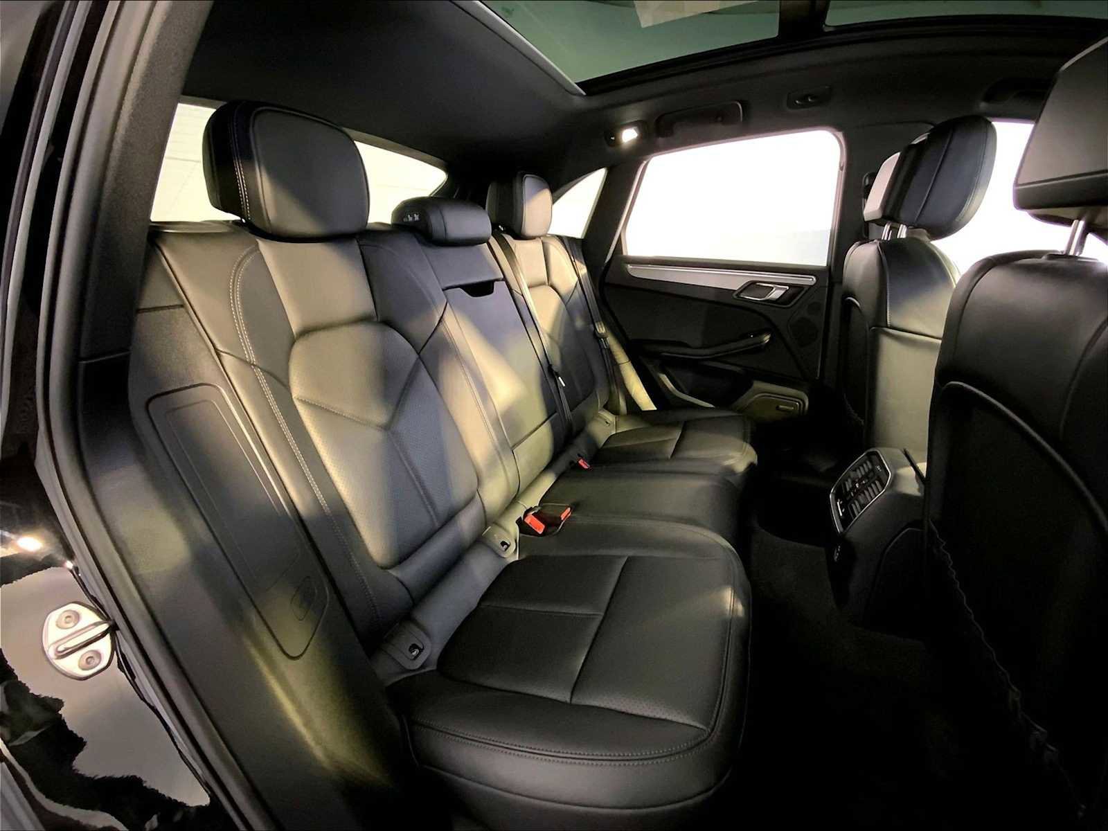 Certified 2025 Porsche Macan image 23