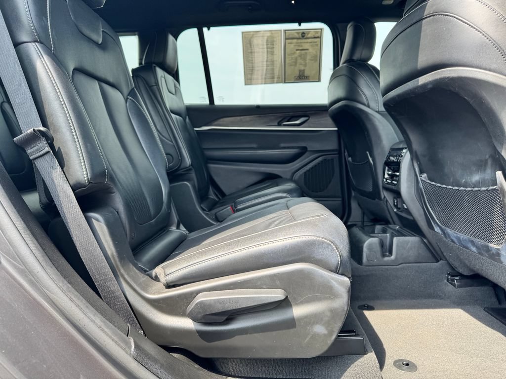 Used 2024 Jeep Grand Cherokee L Limited w/ Luxury Tech Group II AWD/4WD image 14