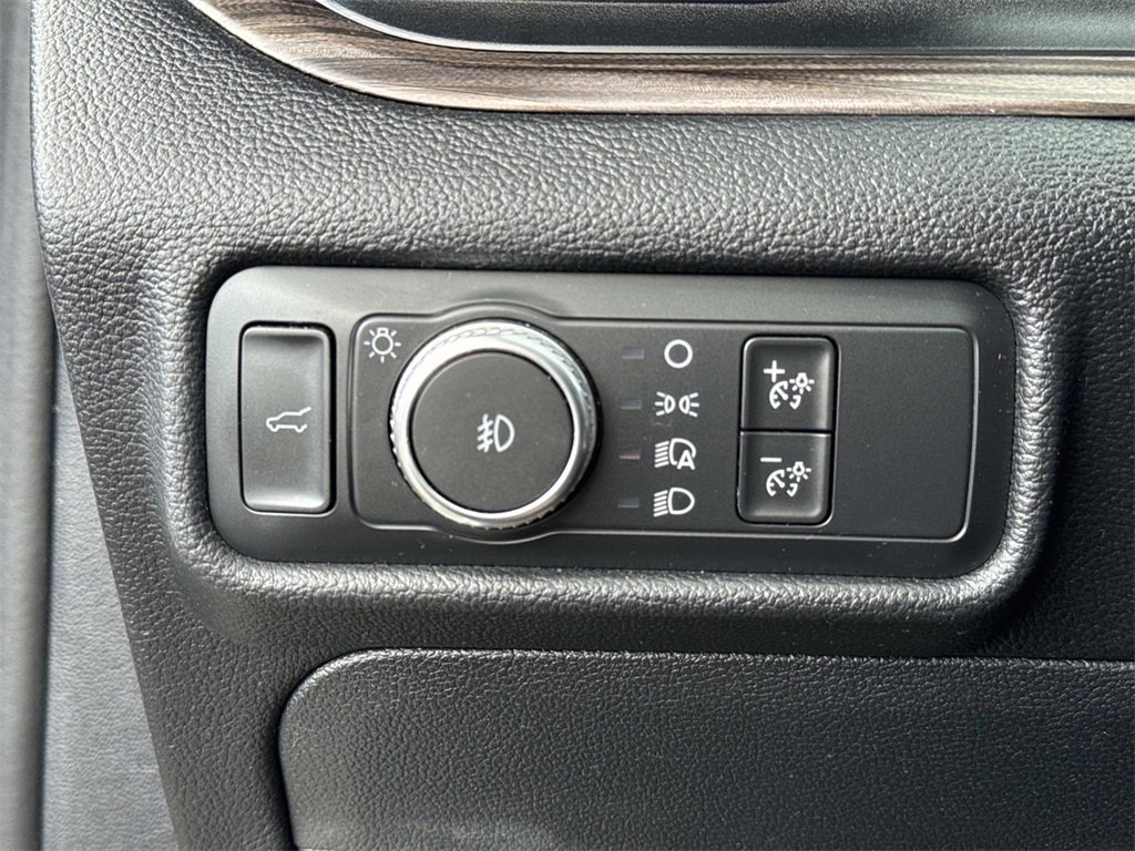 Used 2020 Ford Explorer Limited image 36