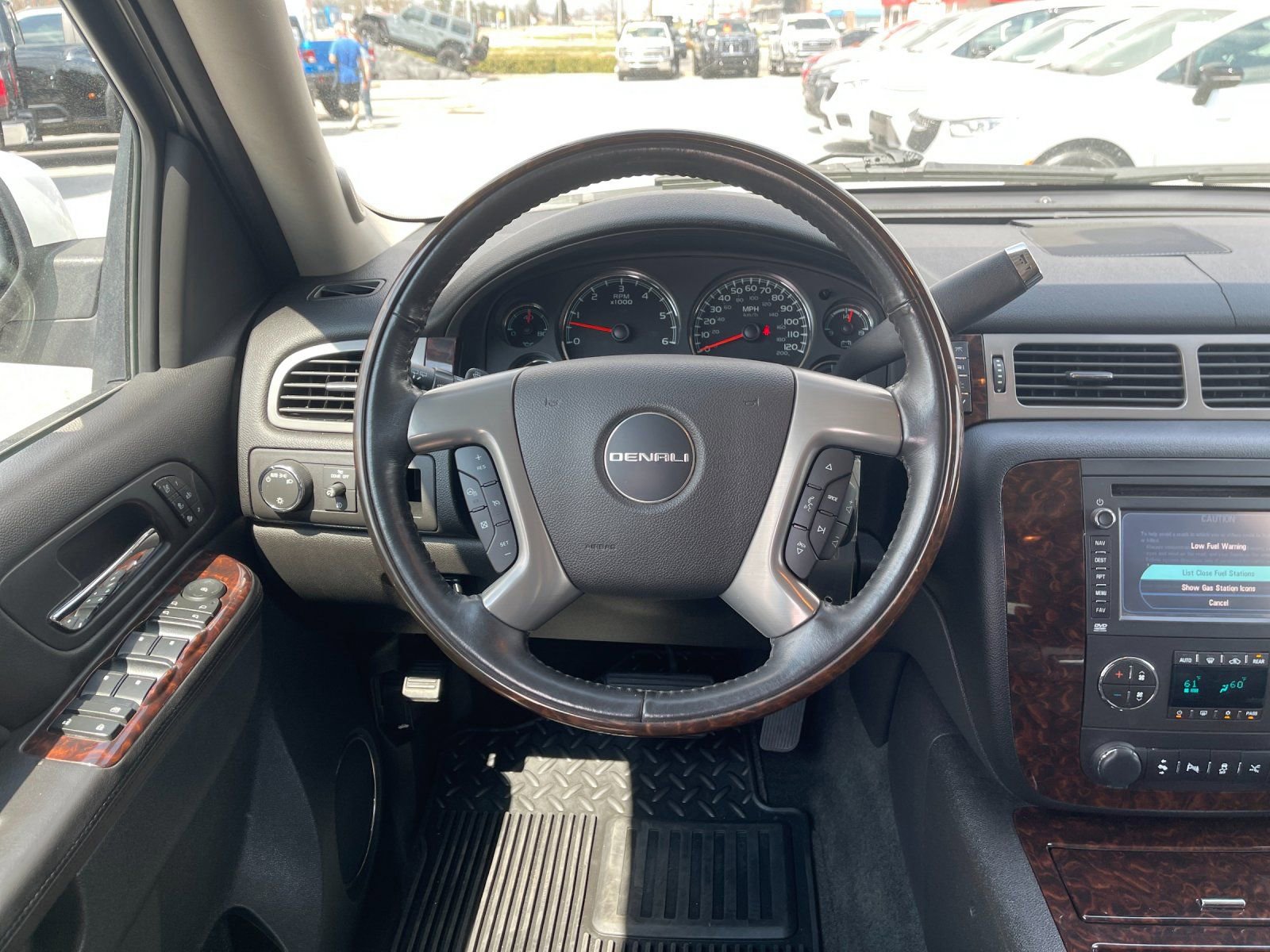 Used 2013 GMC Yukon XL Denali image 16