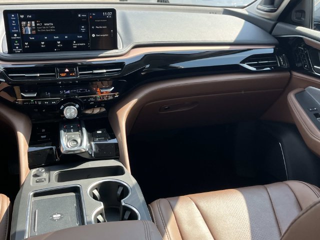 Used 2025 Acura MDX w/ Technology Package FWD image 14