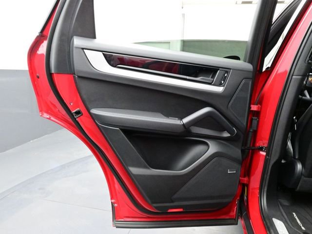 Used 2025 Porsche Cayenne Coupe image 13