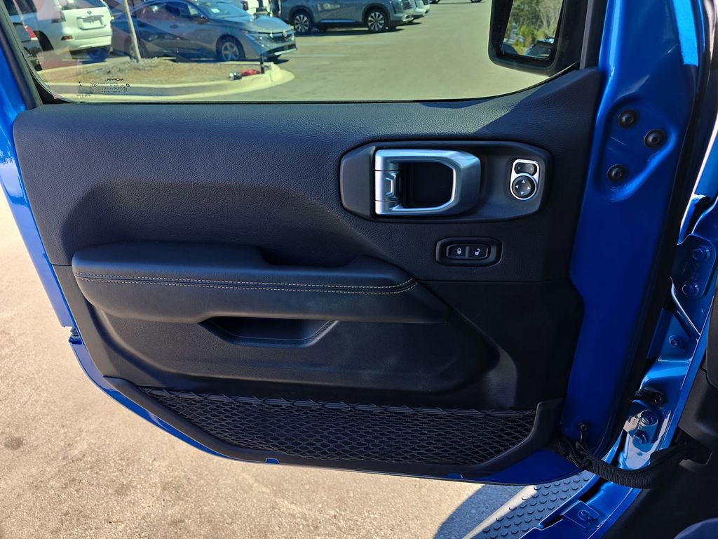 Used 2024 Jeep Wrangler Sahara image 31