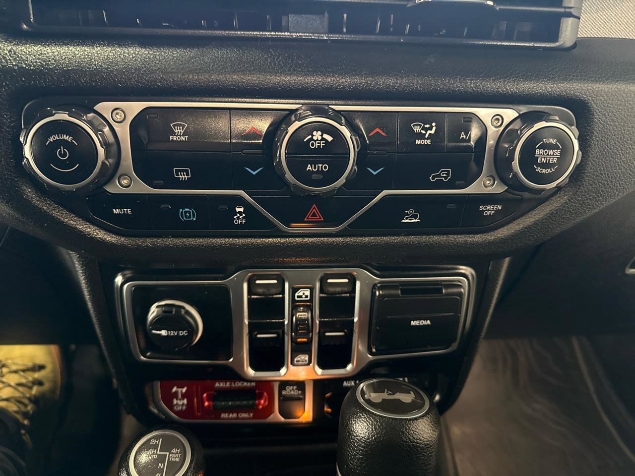 Used 2024 Jeep Wrangler Unlimited image 21