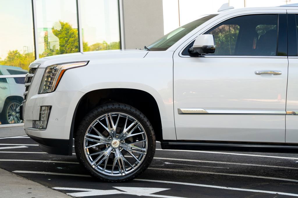 Used 2017 Cadillac Escalade Premium Luxury AWD/4WD image 20