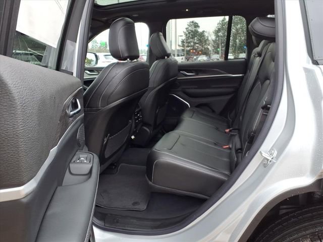 New 2026 Jeep Grand Cherokee Limited w/ Limited Altitude Package image 17