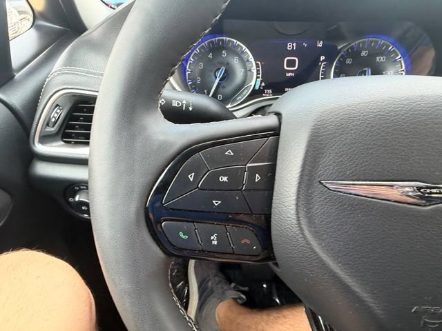 Used 2025 Chrysler Pacifica Limited FWD image 21