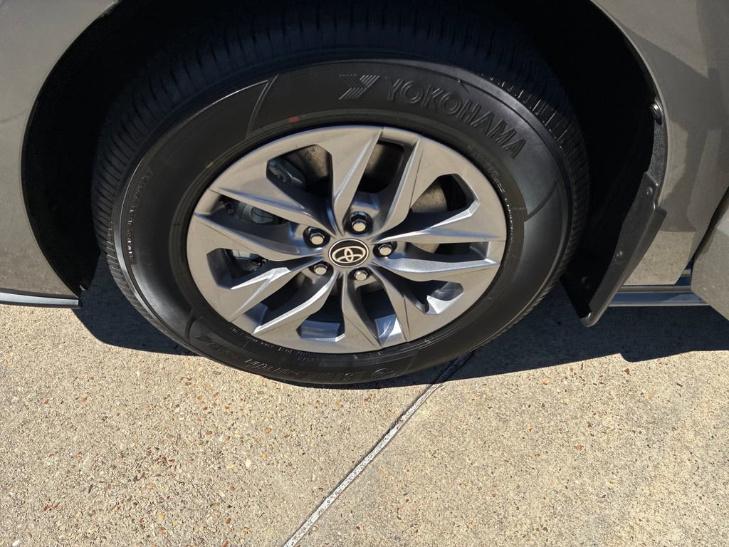 New 2026 Toyota Sienna LE image 32