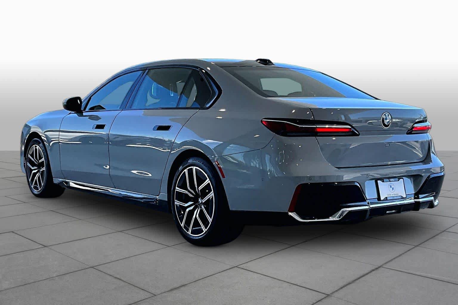 Used 2026 BMW 740i RWD image 11