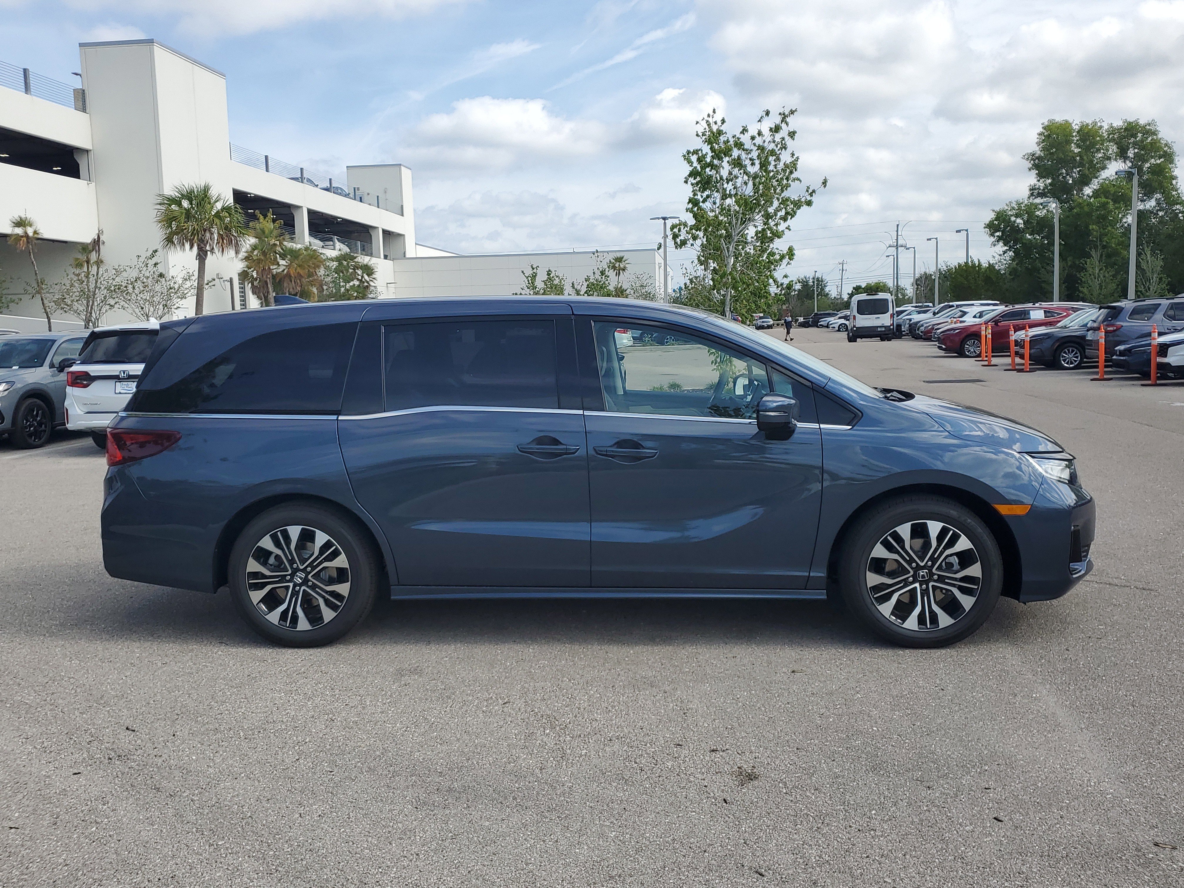 New 2026 Honda Odyssey Elite image 3