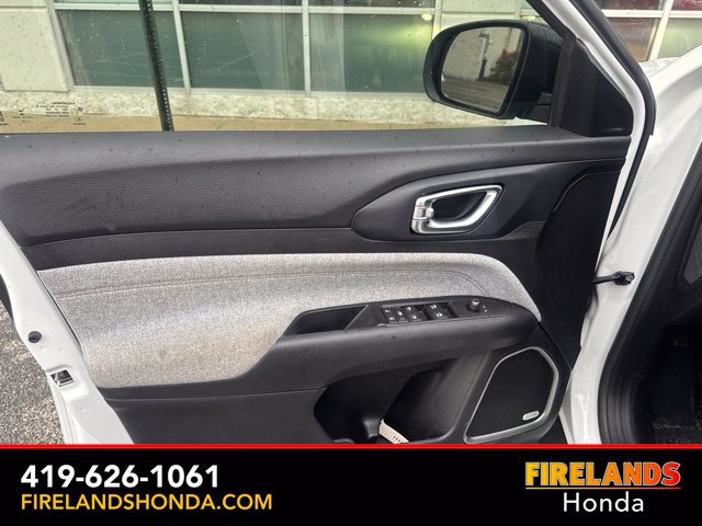 Used 2022 Jeep Compass Latitude w/ Sun and Sound Group AWD/4WD image 17