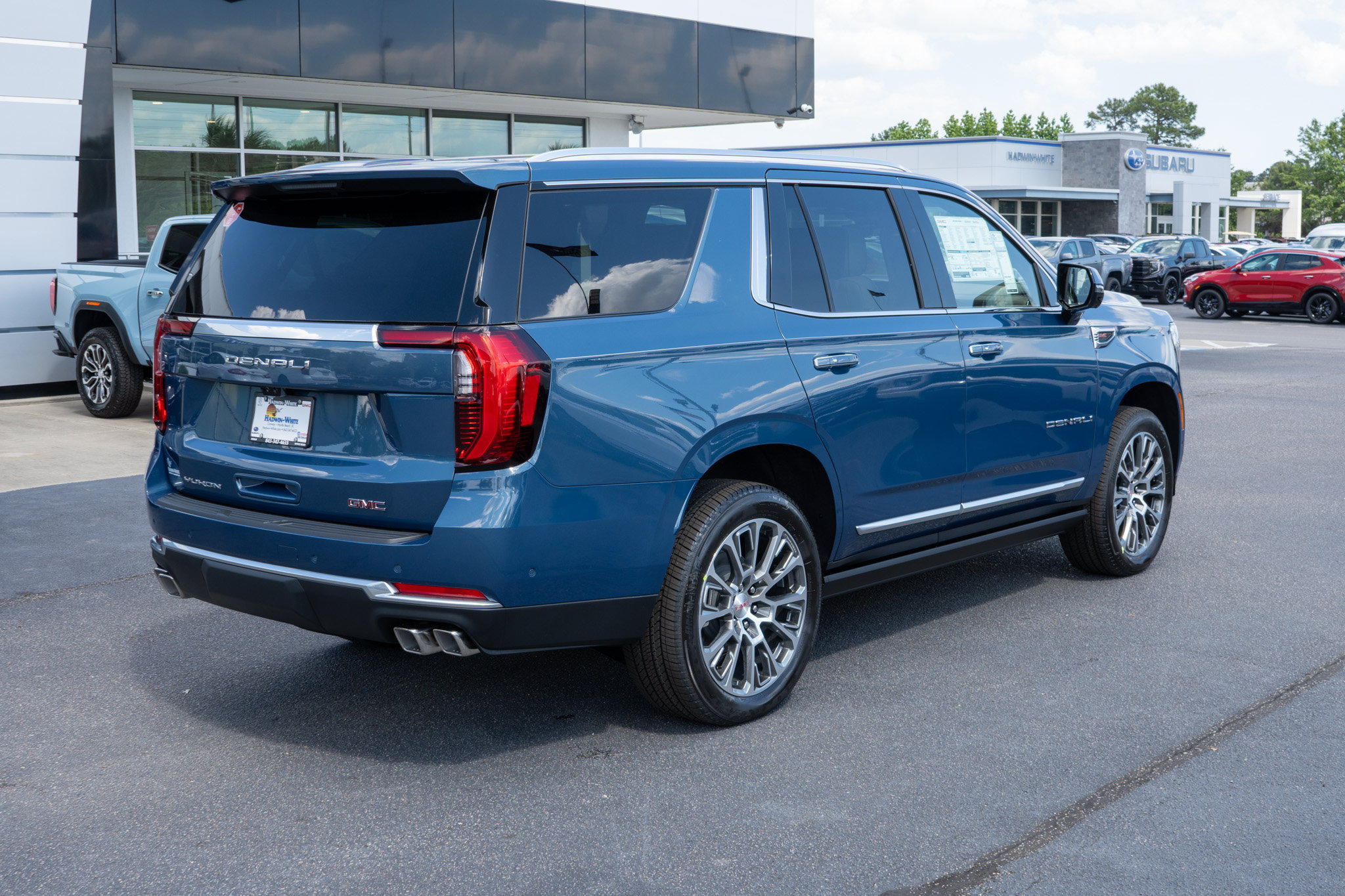 New 2026 GMC Yukon Denali w/ Denali Reserve Package AWD/4WD image 3