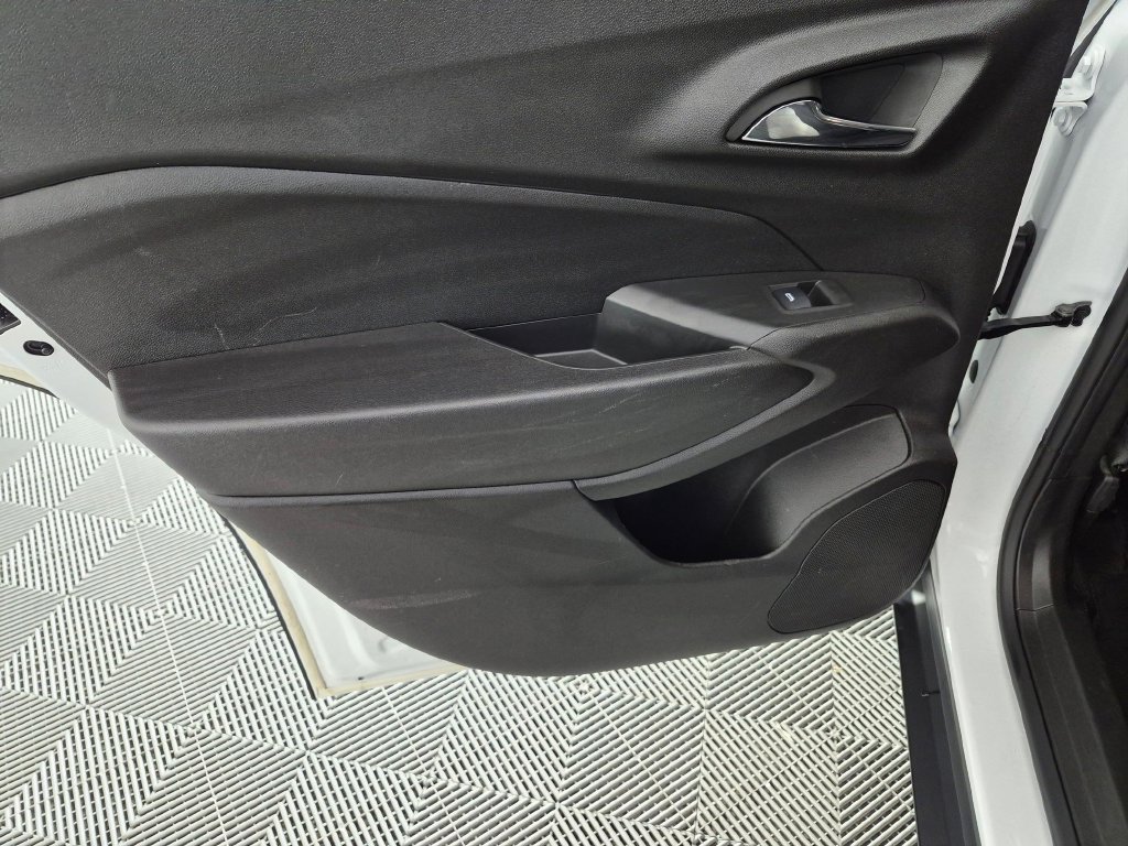 Used 2024 Chevrolet Trax LS w/ LS Convenience Package FWD image 23