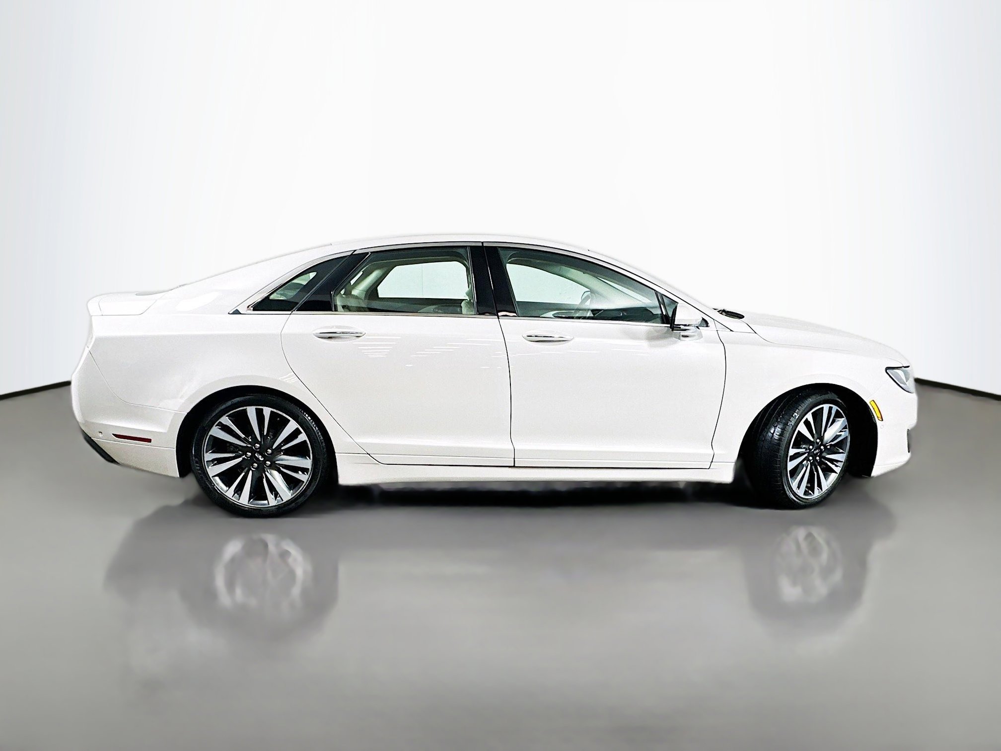 Used 2019 Lincoln MKZ Reserve FWD image 8