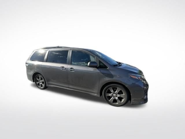 Used 2017 Toyota Sienna SE Premium FWD image 10