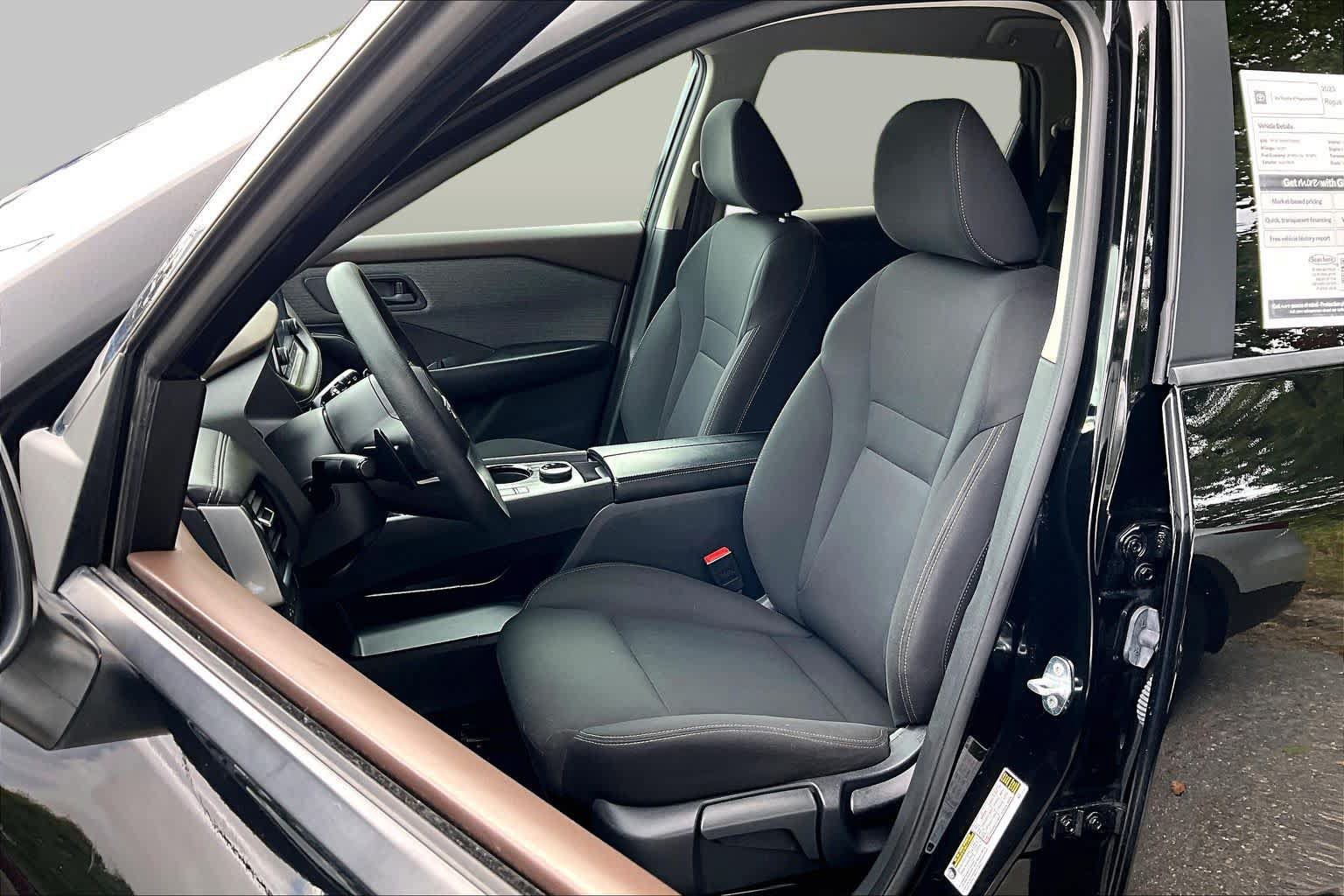 Used 2023 Nissan Rogue S AWD/4WD image 9
