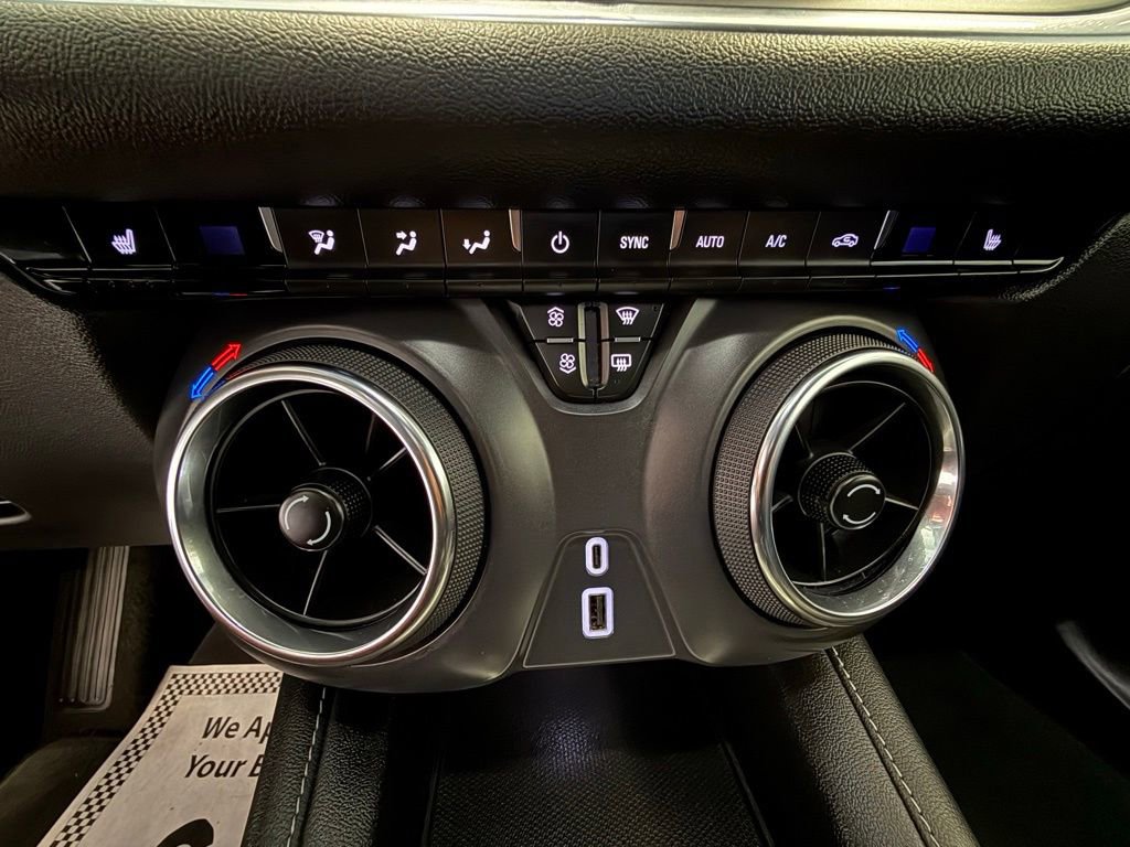 Used 2025 Chevrolet Blazer LT image 32