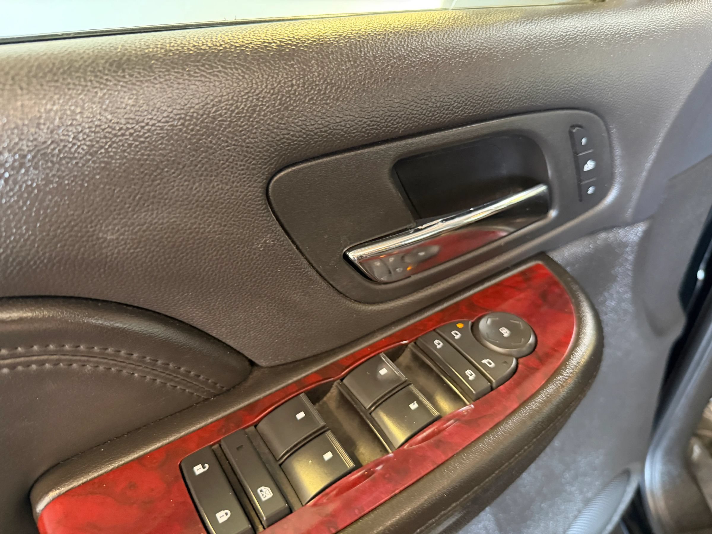 Used 2008 Cadillac Escalade AWD image 9
