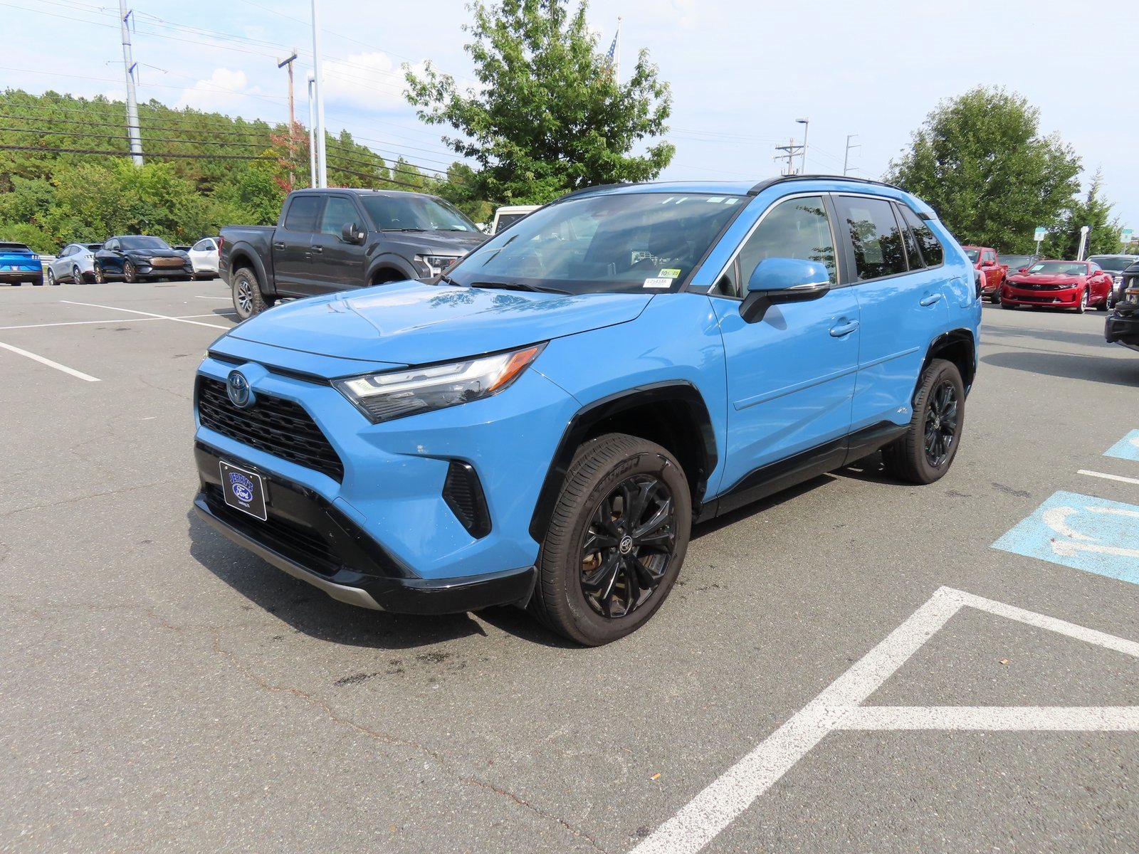 Used 2022 Toyota RAV4 SE w/ Convenience Package image 3