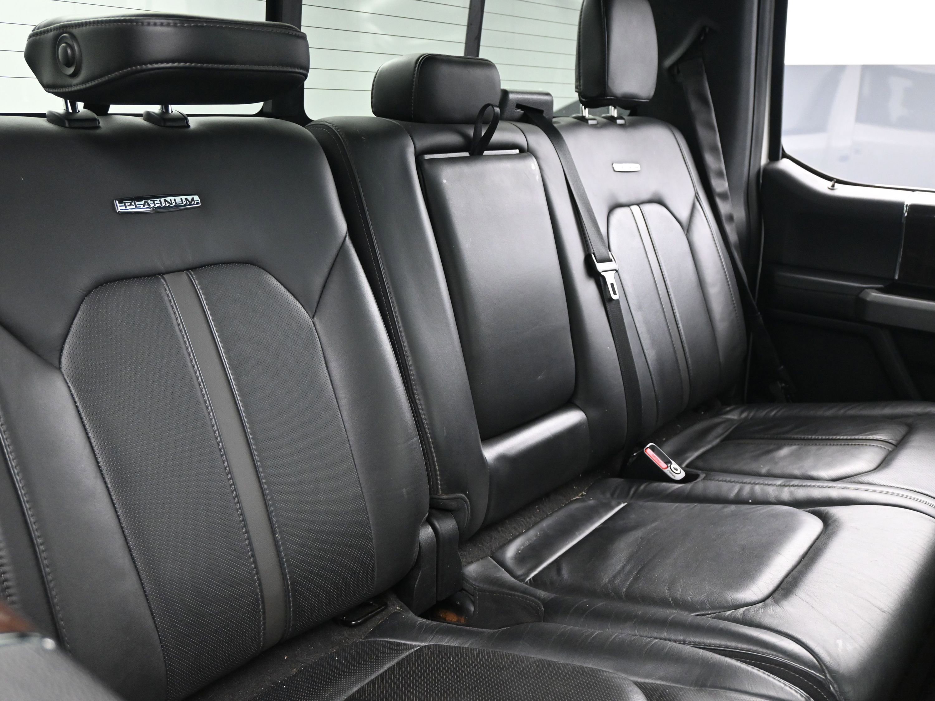 Used 2015 Ford F150 Platinum w/ Equipment Group 701A Luxury image 29