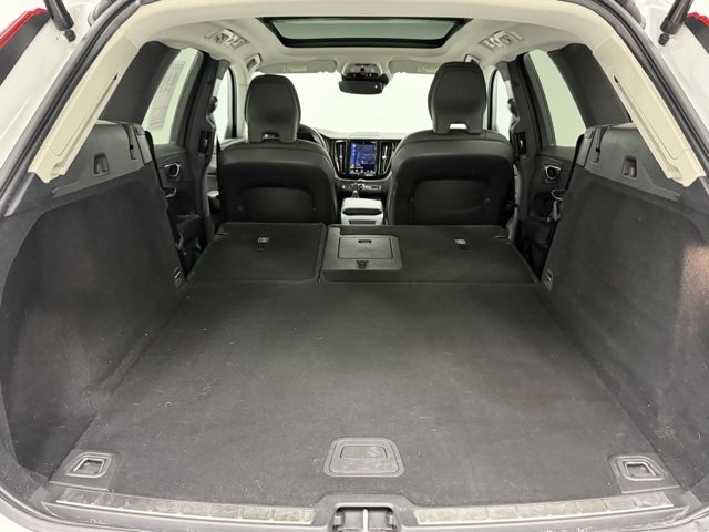 Used 2021 Volvo XC60 T6 Momentum image 27