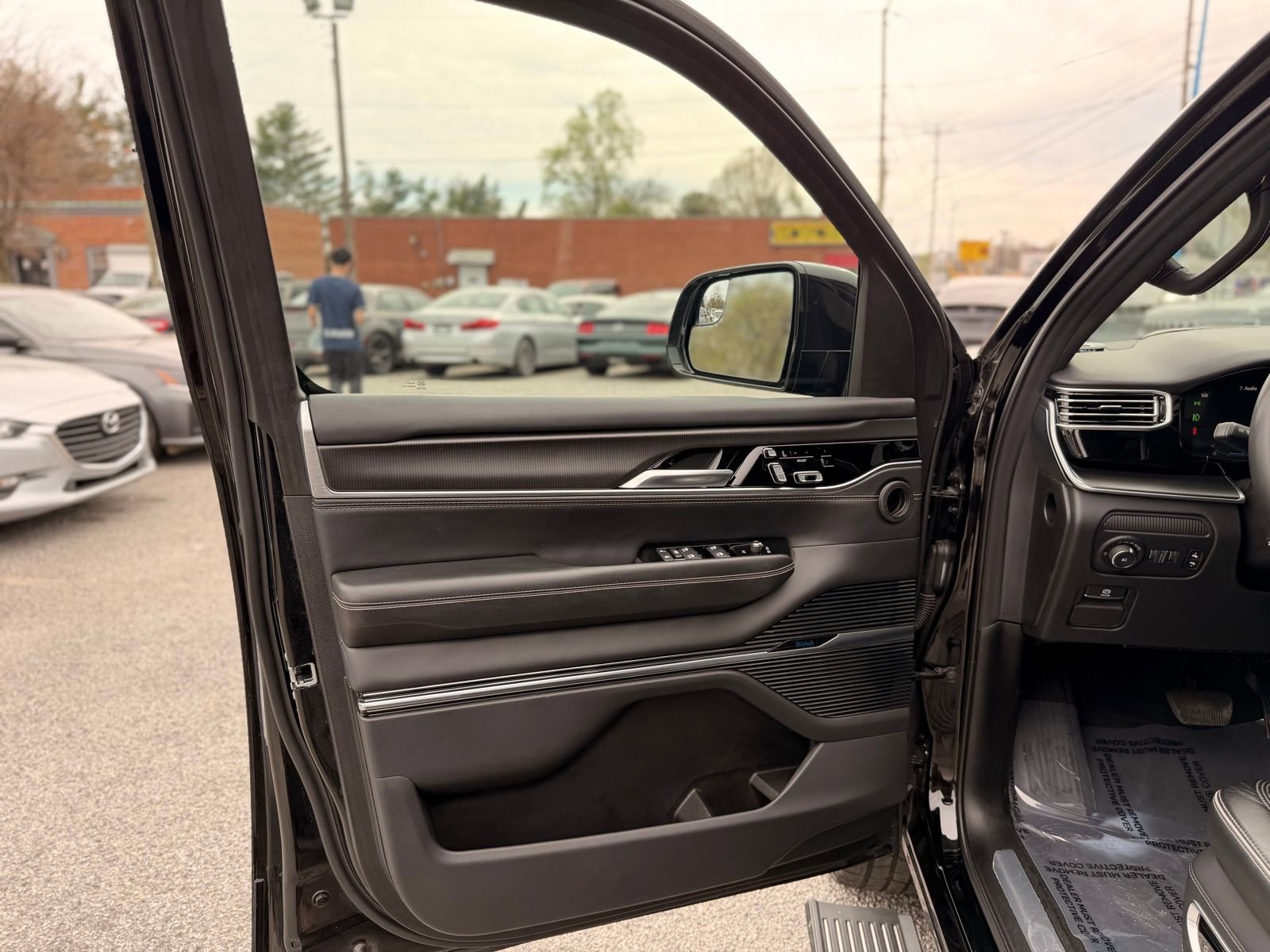 Used 2024 Jeep Grand Wagoneer L Series II w/ Quick Order Packagew 28T image 12