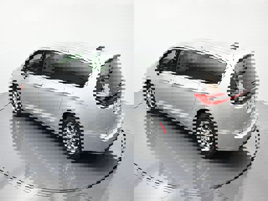 New 2026 Chrysler Pacifica Select image 35