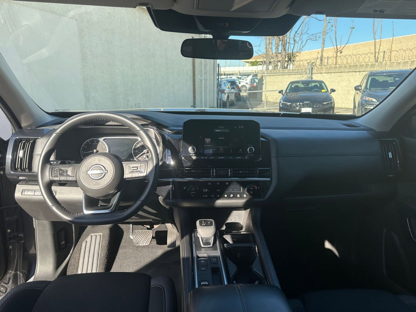 Used 2025 Nissan Pathfinder SV image 36