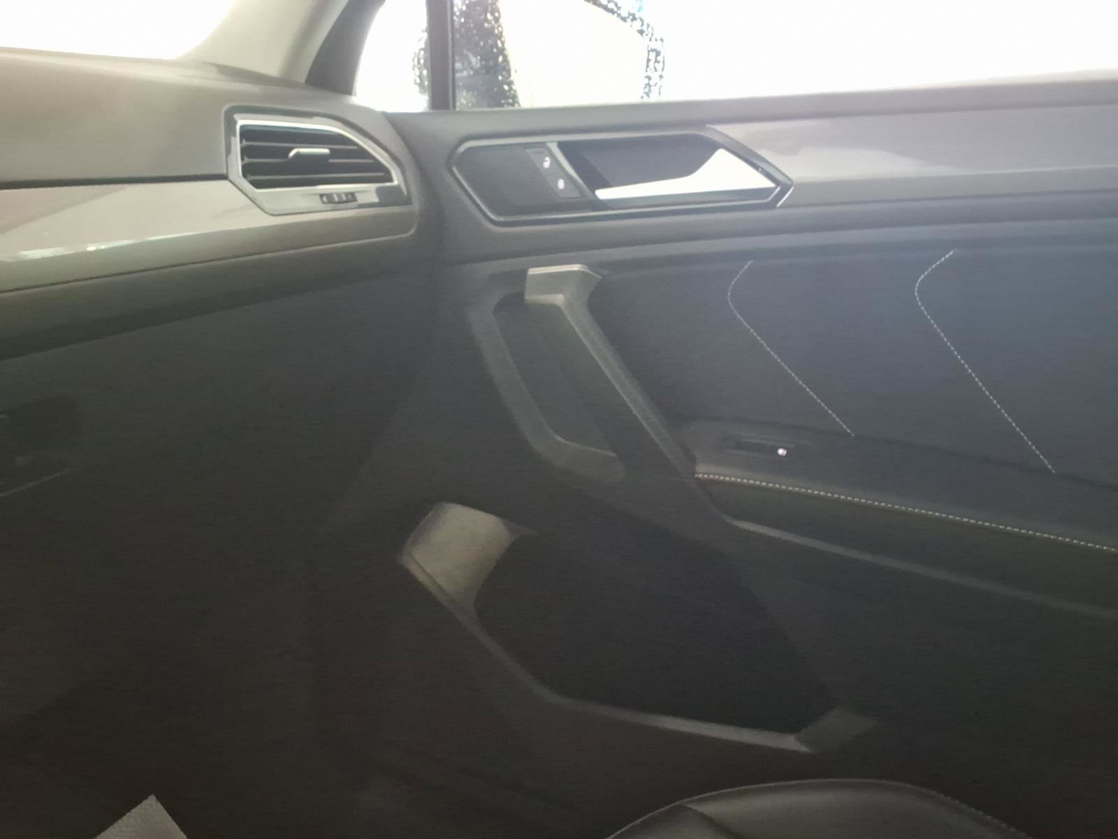 Used 2022 Volkswagen Tiguan SE AWD/4WD image 26